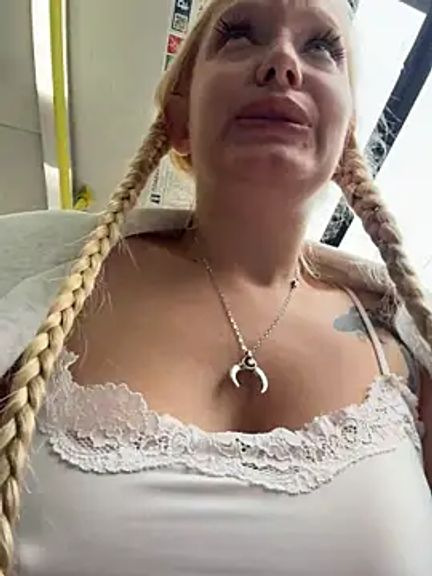Elfi_InPublic