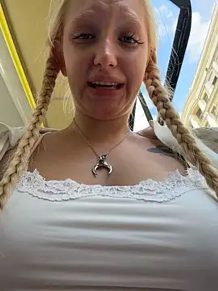 Elfi_InPublic