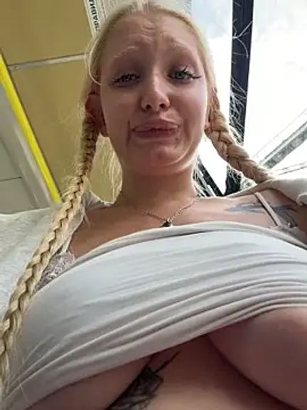 Elfi_InPublic