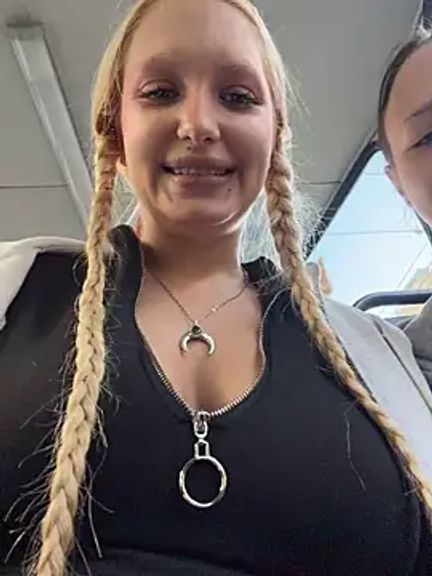 Elfi_InPublic