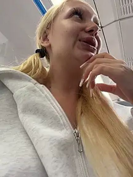 Elfi_InPublic