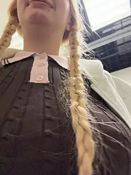 Elfi_InPublic