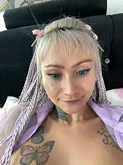 Adrii_whiite