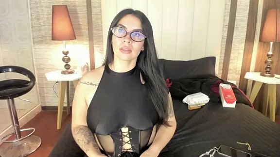 Hannah_Cross