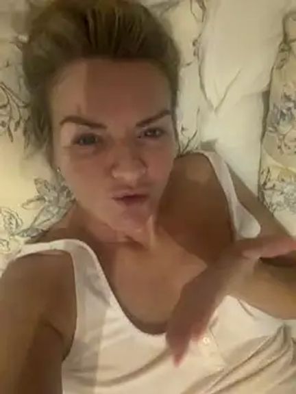 Holly-BlondeMILF44