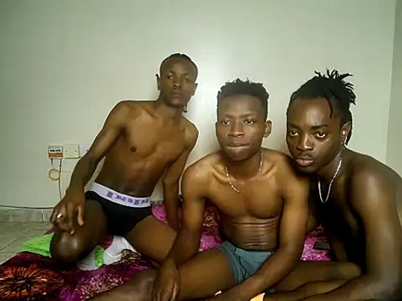 threemanias