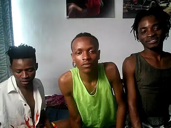 threemanias