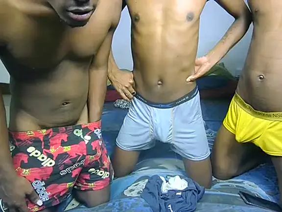 threemanias