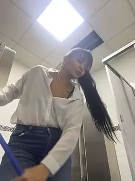 LuxeBrunetteXXX