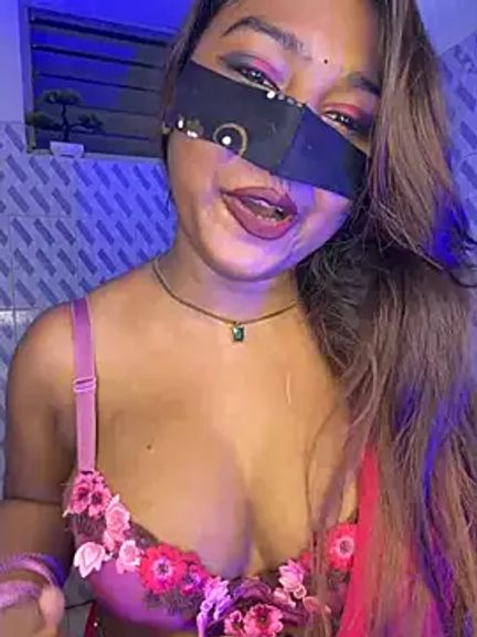 Hot_Aanamika2