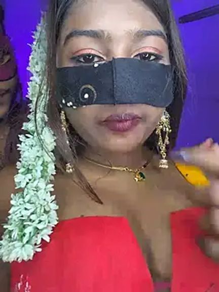 Hot_Aanamika2