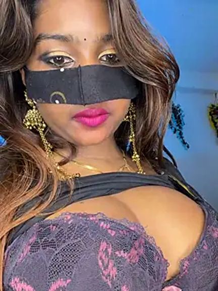 Hot_Aanamika2