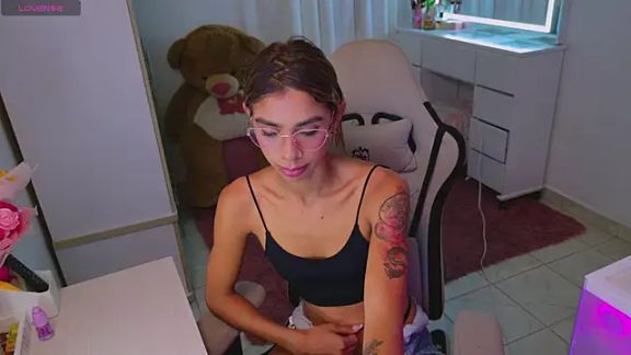 brunetteadams_01