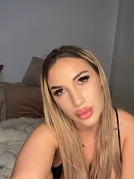 CurvyBlondiee