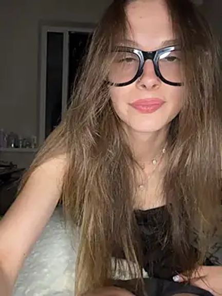 Shy_Little_Mia