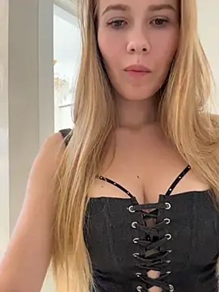 Modest_Blonde