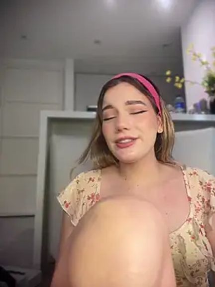 NicoleCut
