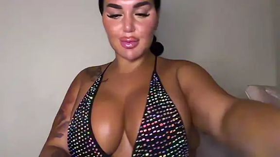 BIGBOOTYELLIEXXX