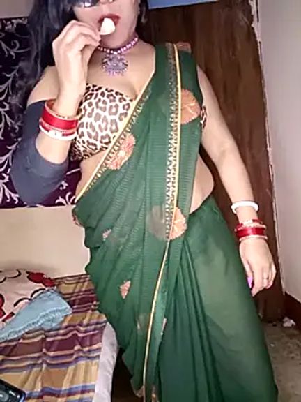Hot_muskaan