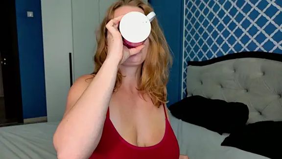 Busty_Redhead