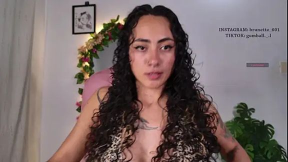 paula_brunette