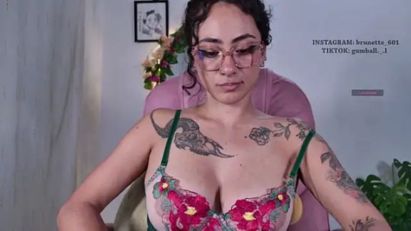 paula_brunette
