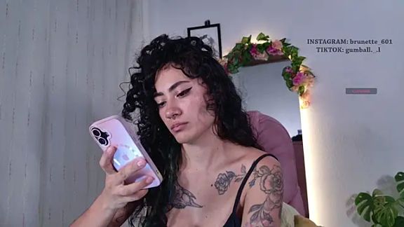 paula_brunette