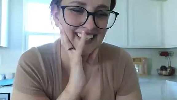 TheBustyHouseWife