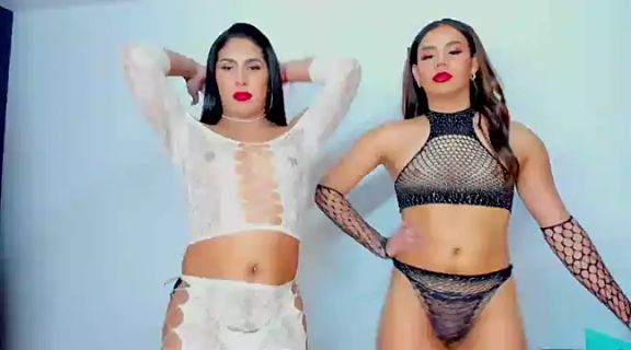 Mia_and_oriana