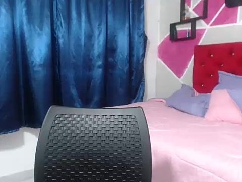 lola_hornyy