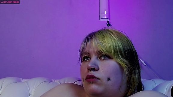 LeonaCurvyGirl