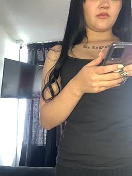 Hollyheaveen_pink