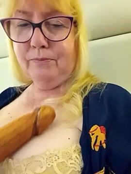MILA_KISS1