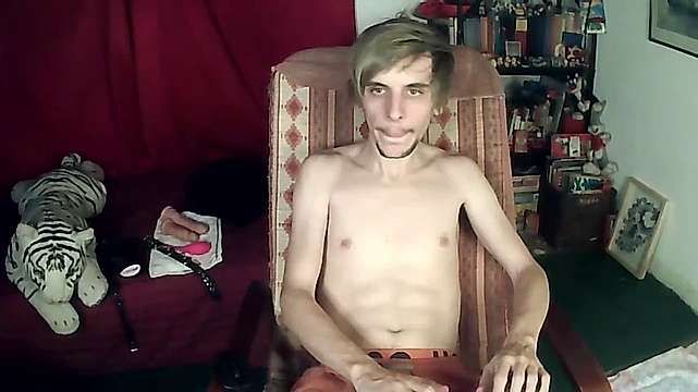 XxEmiBoyxX
